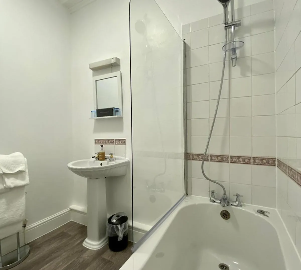 Harts Head Hotel Сеттл Великобритания
