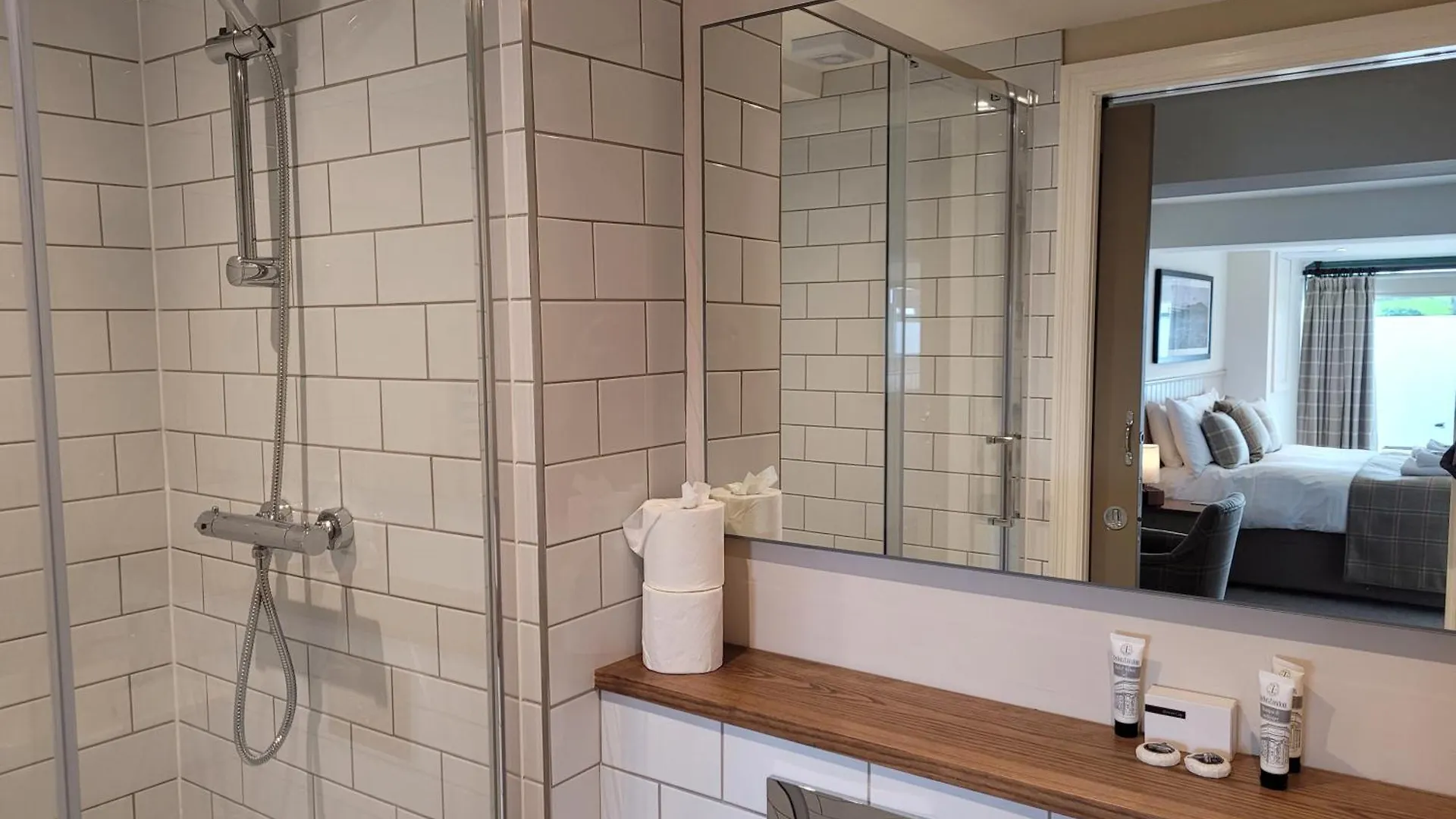 Harts Head Hotel Сеттл Великобритания